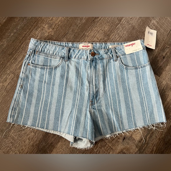 Wrangler Mid-Rise Vintage Short- Size 12 - Picture 1 of 9